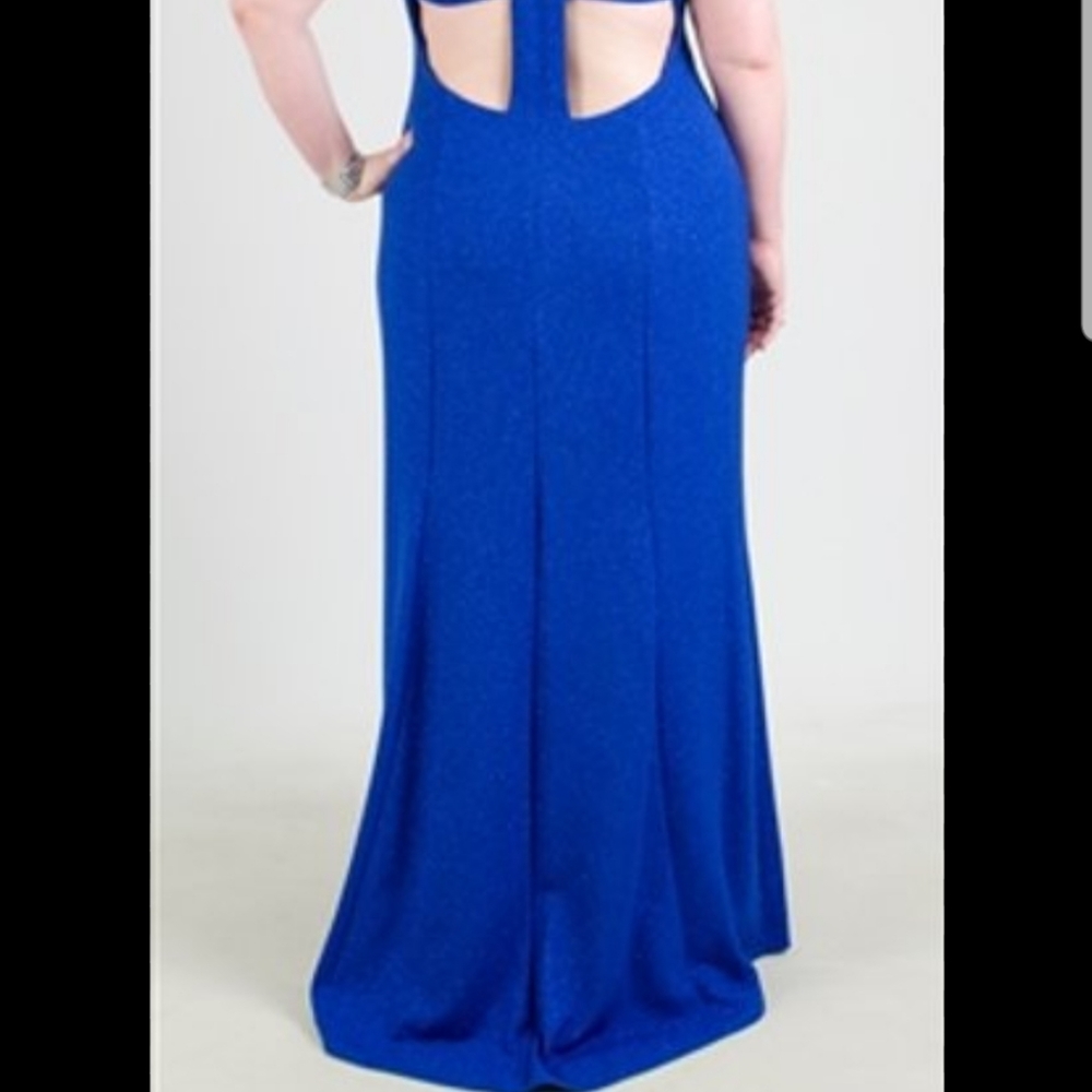 Dress - Picture 2 of 6